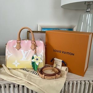 LOUIS VUITTON
Monogram Giant By The Pool Speedy Bandouliere 25 Light Pink